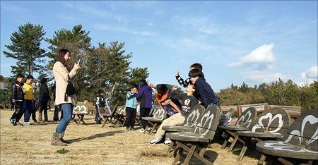 济州岛隐藏的宝藏 九泉村椅子公园的悠闲时光